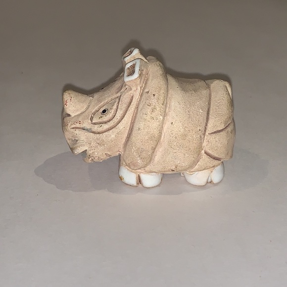 Artesania Rinconada Figurine Sandstone Baby Rhino rhinoceros Uruguay - signed - Picture 1 of 7
